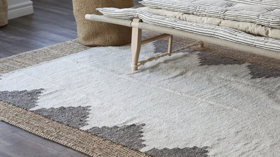 Momos Area Rug - 5'x8' - Ivory & Grey